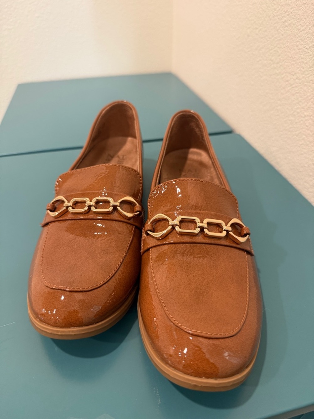 Naturalizer Tan Patent Loafers with Gold Chain